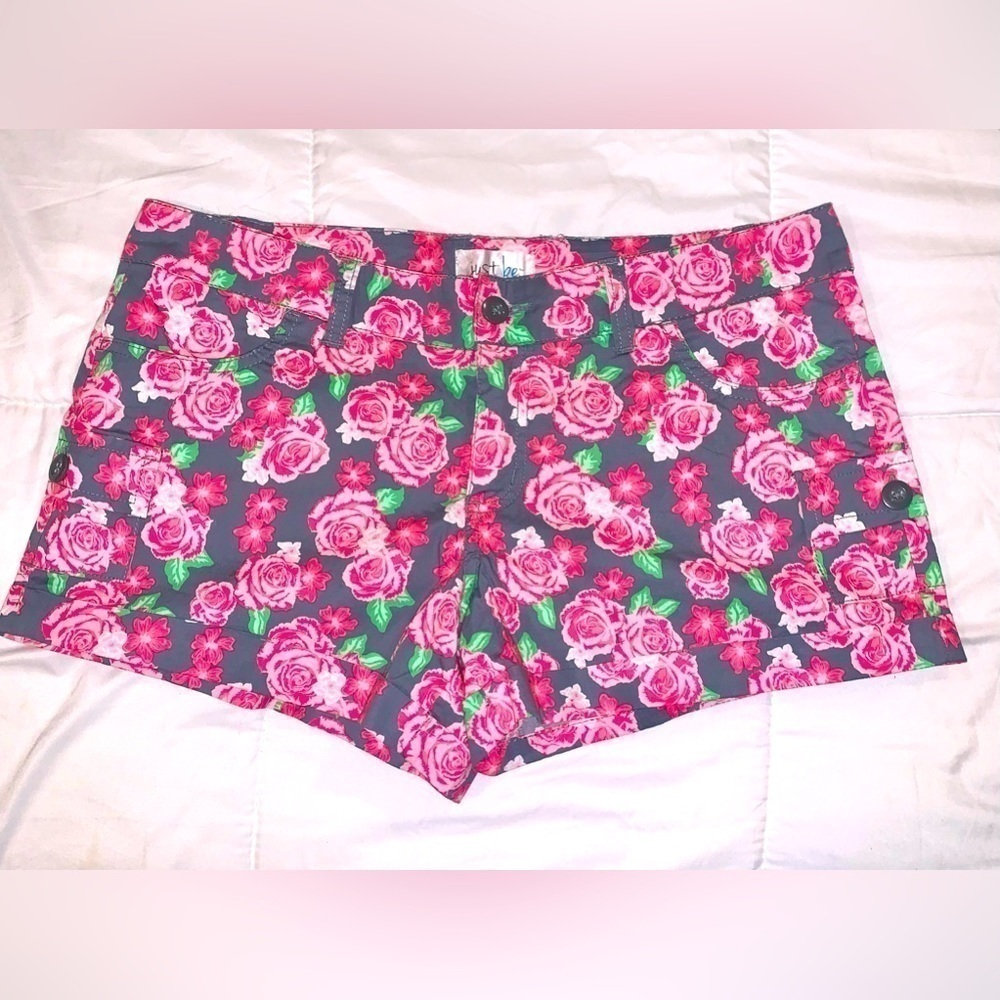 Just be Floral cargo style shorts Pink and gray medium